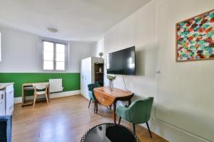 Televízia a/alebo spoločenská miestnosť v ubytovaní 41.Studio 2Pers#Sèvres-Lecourbe#Necker