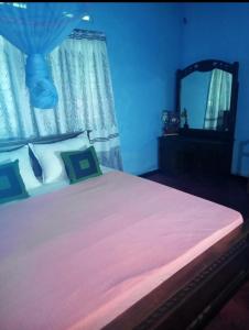 Un pat sau paturi într-o cameră la Cinnamon Villa Boossa