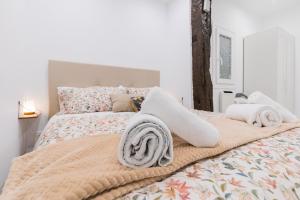 a bedroom with a bed with towels on it at Beautiful Old Town by Next Stop Bilbao in Bilbao