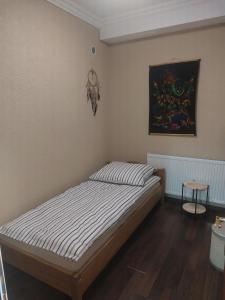 a bedroom with a bed and a painting on the wall at White Lion in Gyál