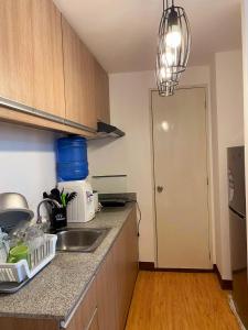 Kuchyň nebo kuchyňský kout v ubytování Arezzo Place Davao City - 1BR Condo - Andresen Rentals