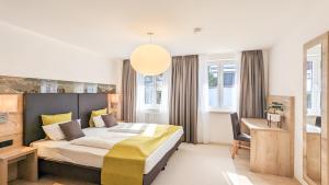 Postel nebo postele na pokoji v ubytování Im Königswinkel