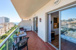Balkon lub taras w obiekcie 797 HOLIDAY RENTALS - ARCOSUR1- Moderno apartamento con terraza y vistas