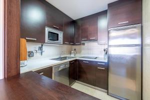 Kuchnia lub aneks kuchenny w obiekcie 797 HOLIDAY RENTALS - ARCOSUR1- Moderno apartamento con terraza y vistas