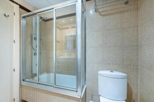 Łazienka w obiekcie 797 HOLIDAY RENTALS - ARCOSUR1- Moderno apartamento con terraza y vistas
