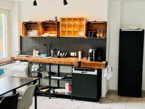Кухня или мини-кухня в Zentrales großzügiges Apartment mit Dachterrasse!
