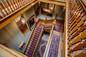 een uitzicht over een trap in een huis met tapijten bij The Casterton Grange Estate in Kirkby Lonsdale