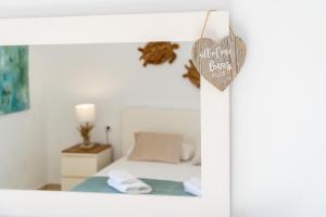 Posteľ alebo postele v izbe v ubytovaní Dona Lola Patricia - Spacious 3 bedroom top floor apartment with uninterrupted sea views - Only a few meters to Calahonda beach - Costa del Sol - CS188