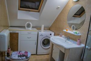 Kúpeľňa v ubytovaní Katyca Apartman
