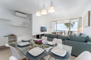 Posedenie v ubytovaní Dona Lola Patricia - Spacious 3 bedroom top floor apartment with uninterrupted sea views - Only a few meters to Calahonda beach - Costa del Sol - CS188