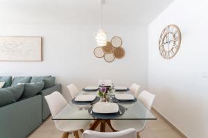 Posedenie v ubytovaní Dona Lola Patricia - Spacious 3 bedroom top floor apartment with uninterrupted sea views - Only a few meters to Calahonda beach - Costa del Sol - CS188