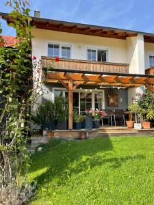 Κήπος έξω από το Chiemgauer Ferienhaus