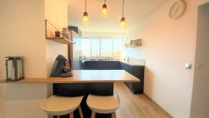 Zdjęcie z galerii obiektu Magnifique cocon - Métro A République - 2 belles chambres avec dressings - WIFI gratuit - Netflix - Au calme absolu - Lumineux - Jardin arboré partagé dans la résidence w mieście Villeurbanne