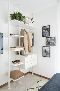 a white shelf in a room with a bed at Hotel Adriatica con Piscina in Riccione