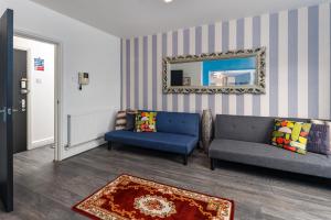 a living room with a couch and a mirror at Snuggle Cove Apartments By Snazzy Short stay in Liverpool