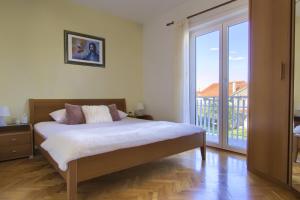 Ένα ή περισσότερα κρεβάτια σε δωμάτιο στο Beachfront Summer Oasis Preko