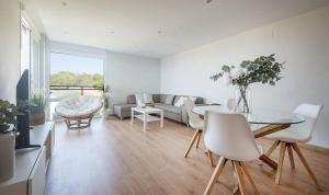 A seating area at Clauhomes Vista Al Mar