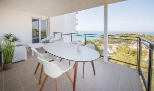 A balcony or terrace at Clauhomes Vista Al Mar