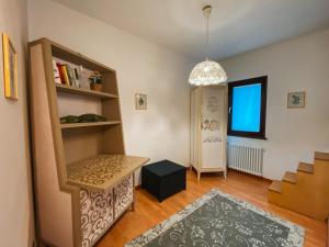 Knihovna v apartmánu