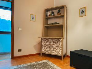 Knihovna v apartmánu