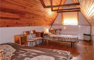 Katil atau katil-katil dalam bilik di Two-Bedroom Holiday Home In Le Cayrol