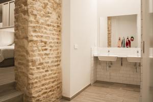 Łóżko lub łóżka w pokoju w obiekcie room00 Salvador Hostel