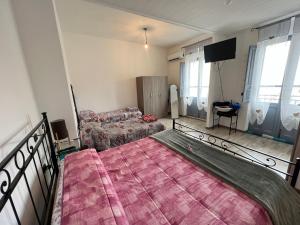 a bedroom with a large bed and a couch at Casa Tziu Predu - Centro Nuoro - B&Brothers in Nuoro +11 photos