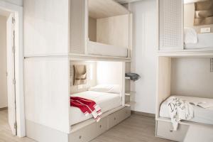 Łóżko lub łóżka w pokoju w obiekcie room00 Salvador Hostel