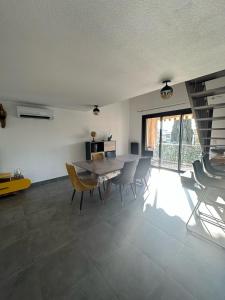 Dining area sa apartment