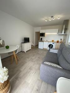 Kuchyň nebo kuchyňský kout v ubytování Appartement moderne première ligne de mer Santa