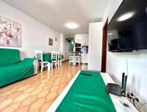 Kép Three bedroom apartment in center of Santa Cruz with Wifi and parking place szállásáról Santa Cruz de Tenerifében a galériában