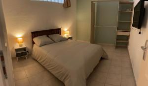 Кровать или кровати в номере Cannes : Agréable et lumineux appartement vue mer