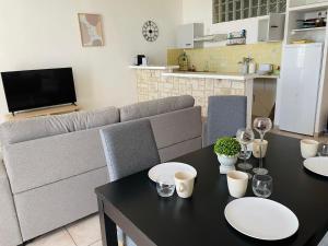 Кухня или мини-кухня в Cannes : Agréable et lumineux appartement vue mer

