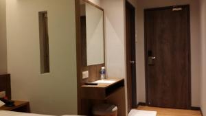 Koupelna v ubytování Go Hotel