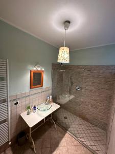 Phòng tắm tại Casa Sasso e Legno