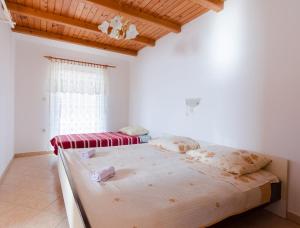 a bedroom with two beds and a window at Apartment Marija Durdica in Lopar