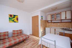 Kuchyňa alebo kuchynka v ubytovaní Apartments Blazenka