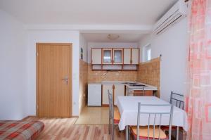 Kuchyňa alebo kuchynka v ubytovaní Apartments Blazenka