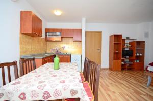 Kuchyňa alebo kuchynka v ubytovaní Apartments Blazenka
