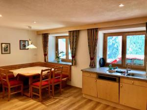 Kuchyň nebo kuchyňský kout v ubytování LYNS HOME