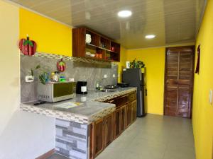 Cucina o angolo cottura di Lidia's Mountain View Vacation Homes