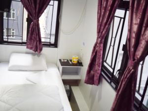Un pat sau paturi într-o cameră la Om Guest House