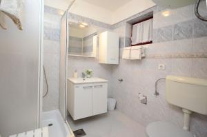 a bathroom with a toilet and a sink and a shower at Apartment Andreas in Ravni