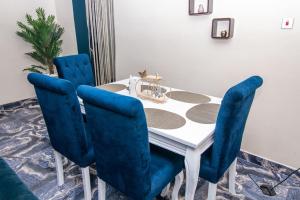 Fotografie z fotogalerie ubytování Spacious & Homely 3BR Serviced Flat in Ogudu, Lagos - with less than 20min drive to/fro the International Airport v destinaci Lagos