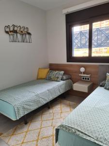 Posteľ alebo postele v izbe v ubytovaní Apartament Sunset Waves 67 + 37 fotografií