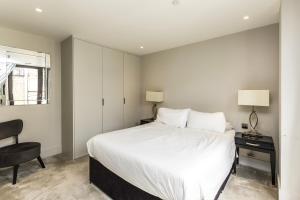 a bedroom with a bed and a desk and a chair at New Build-Air Con-2 Bedroom-Two Bathrooms Apt 2 in London