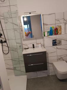 Kúpeľňa v ubytovaní Apartament Długie Ogrody 2 pokojowy