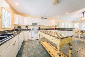 Gallery image of Happy Wife, Happy Life in Sanderling