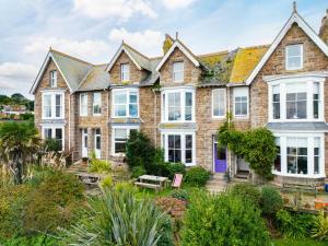 a large brick house with white windows at Orla-Mo Victorian Captains House,St Ives,Cornwall,Sleeps10-15,Parking4cars,Refurb2022 in St Ives