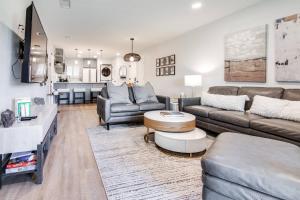 Khu vực ghế ngồi tại Matchless Luxury II on Mill Pond